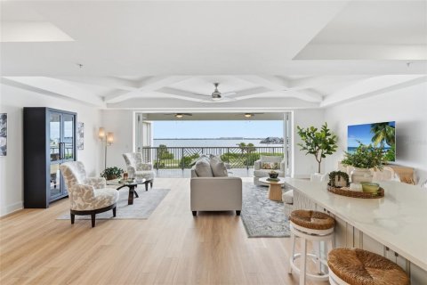 Copropriété à vendre à Punta Gorda, Floride: 2 chambres, 165.55 m2 № 2298204 - photo 2