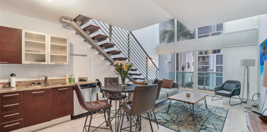 Кондоминиум с 1 спальней в Майами, Флорида № 1978195