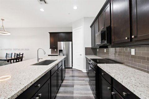 Adosado en venta en Pembroke Pines, Florida, 3 dormitorios, 183.48 m2 № 2057992 - foto 4