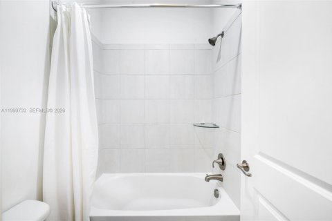 Adosado en venta en Pembroke Pines, Florida, 3 dormitorios, 183.48 m2 № 2057992 - foto 15