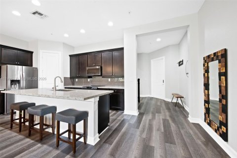 Adosado en venta en Pembroke Pines, Florida, 3 dormitorios, 183.48 m2 № 2057992 - foto 3