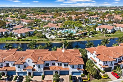 Adosado en venta en Pembroke Pines, Florida, 3 dormitorios, 183.48 m2 № 2057992 - foto 21