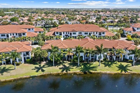 Adosado en venta en Pembroke Pines, Florida, 3 dormitorios, 183.48 m2 № 2057992 - foto 22