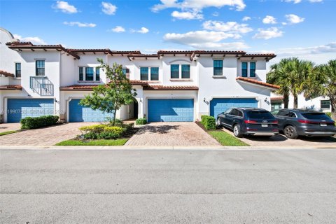 Adosado en venta en Pembroke Pines, Florida, 3 dormitorios, 183.48 m2 № 2057992 - foto 18