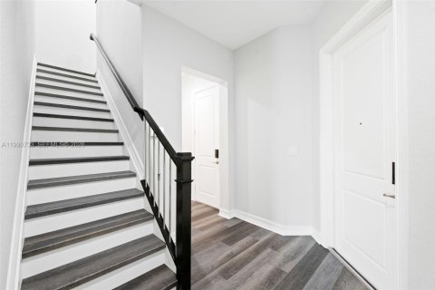 Adosado en venta en Pembroke Pines, Florida, 3 dormitorios, 183.48 m2 № 2057992 - foto 5
