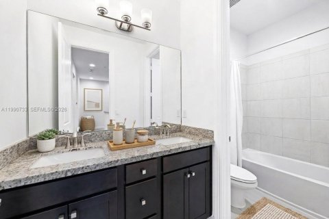 Adosado en venta en Pembroke Pines, Florida, 3 dormitorios, 183.48 m2 № 2057992 - foto 14