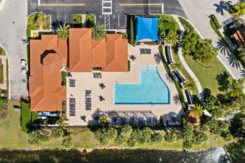 Adosado en venta en Pembroke Pines, Florida, 3 dormitorios, 183.48 m2 № 2057992 - foto 24
