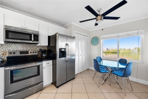 Condo in Jupiter, Florida, 2 bedrooms  № 1999948 - photo 11