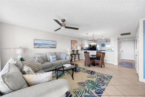 Condo in Jupiter, Florida, 2 bedrooms  № 1999948 - photo 3