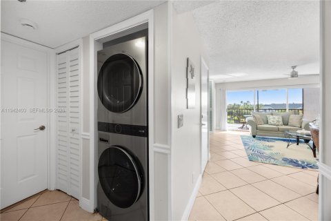 Condo in Jupiter, Florida, 2 bedrooms  № 1999948 - photo 12