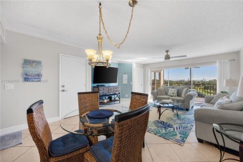 Condo in Jupiter, Florida, 2 bedrooms  № 1999948 - photo 2