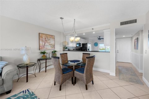 Condo in Jupiter, Florida, 2 bedrooms  № 1999948 - photo 4