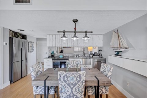 Condo in Sarasota, Florida, 1 bedroom  № 1680242 - photo 19