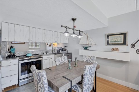 Condo in Sarasota, Florida, 1 bedroom  № 1680242 - photo 22