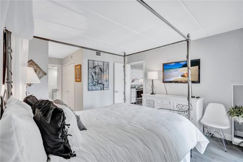 Condo in Sarasota, Florida, 1 bedroom  № 1680242 - photo 29