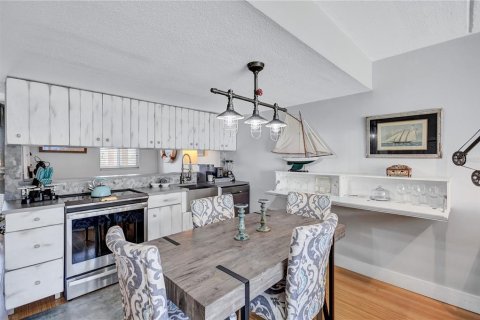 Condo in Sarasota, Florida, 1 bedroom  № 1680242 - photo 21