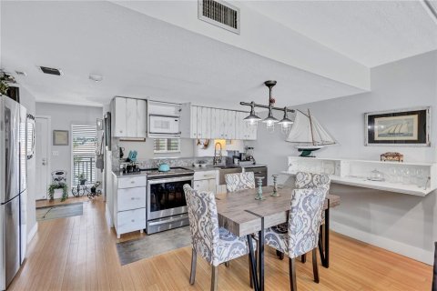 Condo in Sarasota, Florida, 1 bedroom  № 1680242 - photo 23