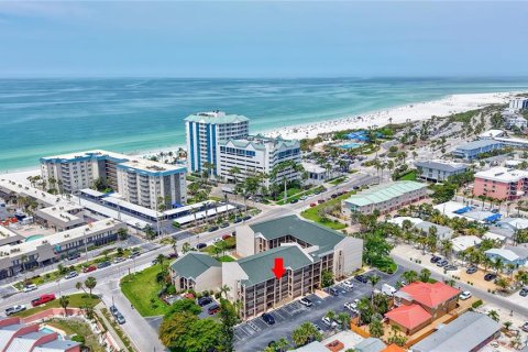Condo in Sarasota, Florida, 1 bedroom  № 1680242 - photo 1