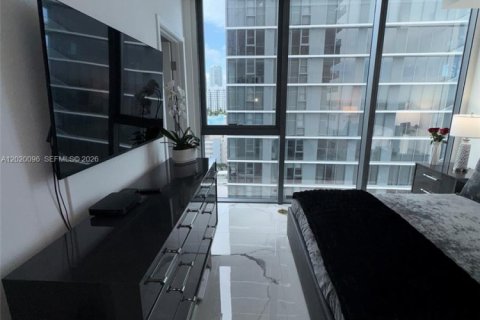 Condominio en alquiler en Miami, Florida, 3 dormitorios, 254.83 m2 № 2085339 - foto 27