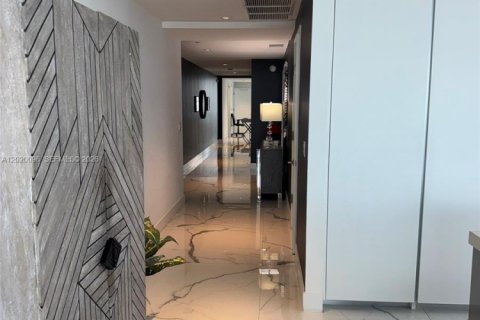 Condominio en alquiler en Miami, Florida, 3 dormitorios, 254.83 m2 № 2085339 - foto 24