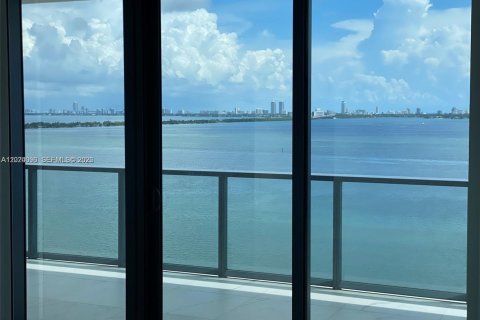 Condominio en alquiler en Miami, Florida, 3 dormitorios, 254.83 m2 № 2085339 - foto 20