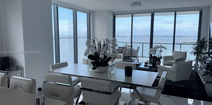 Condominio en Miami, Florida, 3 dormitorios  № 2085339