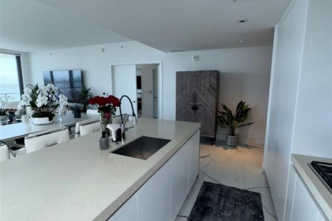 Condominio en alquiler en Miami, Florida, 3 dormitorios, 254.83 m2 № 2085339 - foto 15