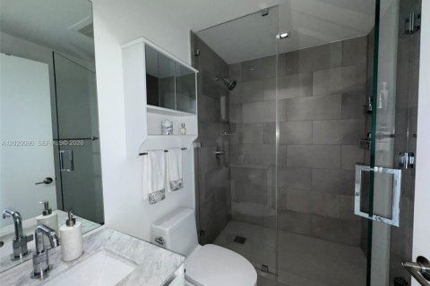 Condominio en alquiler en Miami, Florida, 3 dormitorios, 254.83 m2 № 2085339 - foto 30