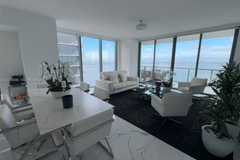 Condominio en alquiler en Miami, Florida, 3 dormitorios, 254.83 m2 № 2085339 - foto 3