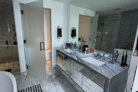 Condominio en alquiler en Miami, Florida, 3 dormitorios, 254.83 m2 № 2085339 - foto 22