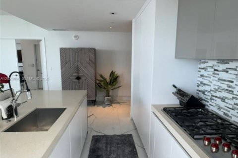 Condominio en alquiler en Miami, Florida, 3 dormitorios, 254.83 m2 № 2085339 - foto 14