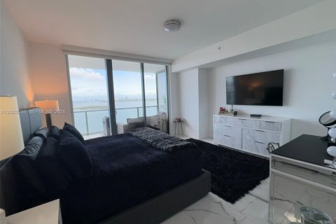 Condominio en alquiler en Miami, Florida, 3 dormitorios, 254.83 m2 № 2085339 - foto 17