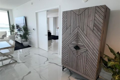 Condominio en alquiler en Miami, Florida, 3 dormitorios, 254.83 m2 № 2085339 - foto 16