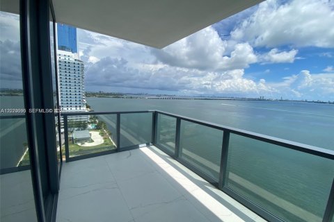 Condominio en alquiler en Miami, Florida, 3 dormitorios, 254.83 m2 № 2085339 - foto 4
