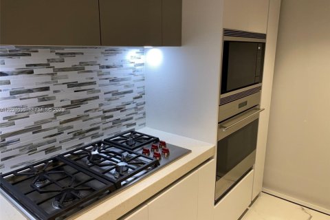 Condominio en alquiler en Miami, Florida, 3 dormitorios, 254.83 m2 № 2085339 - foto 13
