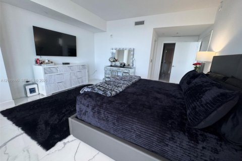 Condominio en alquiler en Miami, Florida, 3 dormitorios, 254.83 m2 № 2085339 - foto 18