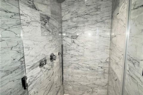Condominio en alquiler en Miami, Florida, 3 dormitorios, 254.83 m2 № 2085339 - foto 23