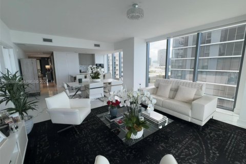 Condominio en alquiler en Miami, Florida, 3 dormitorios, 254.83 m2 № 2085339 - foto 9
