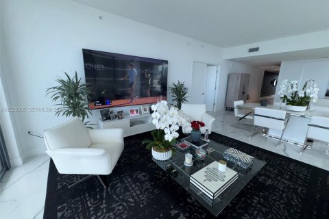 Condominio en alquiler en Miami, Florida, 3 dormitorios, 254.83 m2 № 2085339 - foto 8