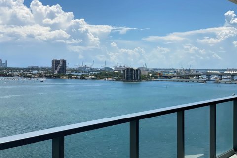 Condominio en alquiler en Miami, Florida, 3 dormitorios, 254.83 m2 № 2085339 - foto 7