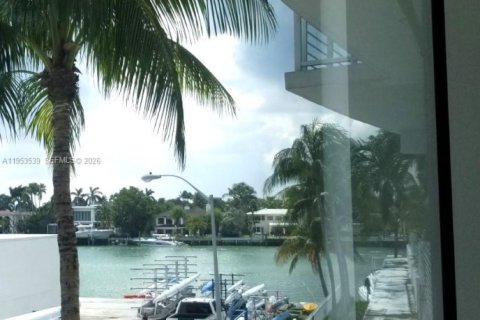 Condominio en alquiler en Miami Beach, Florida, 2 dormitorios, 120.12 m2 № 2054831 - foto 25