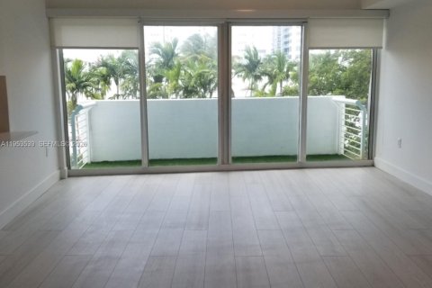 Condominio en alquiler en Miami Beach, Florida, 2 dormitorios, 120.12 m2 № 2054831 - foto 2
