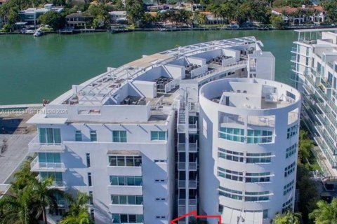 Condominio en Miami Beach, Florida, 2 dormitorios  № 2054831