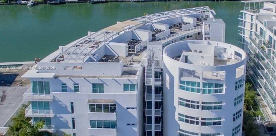 Condominio en Miami Beach, Florida, 2 dormitorios  № 2054831