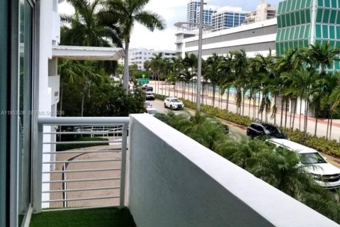 Condominio en alquiler en Miami Beach, Florida, 2 dormitorios, 120.12 m2 № 2054831 - foto 13