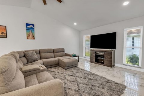 Villa ou maison à vendre à Punta Gorda, Floride: 3 chambres, 180.6 m2 № 1917195 - photo 16