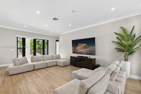 Casa en venta en Cutler Bay, Florida, 4 dormitorios, 237.46 m2 № 1945689 - foto 23