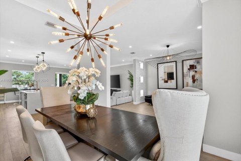 Casa en venta en Cutler Bay, Florida, 4 dormitorios, 237.46 m2 № 1945689 - foto 16