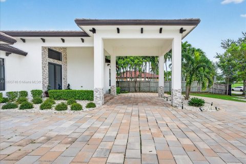 Casa en venta en Cutler Bay, Florida, 4 dormitorios, 237.46 m2 № 1945689 - foto 5