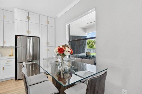 Casa en venta en Cutler Bay, Florida, 4 dormitorios, 237.46 m2 № 1945689 - foto 22
